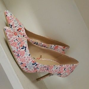 Old Navy Flowered Pumps